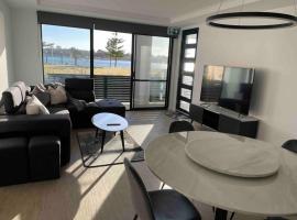 New ground floor 2 bed/2 bath Apartment Marina, Strandhaus in Mandurah