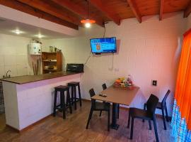 Duplex 2 hab. parrilla y cochera，查斯科穆斯的飯店