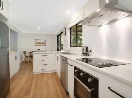Toorak Place, vacation home in Bright