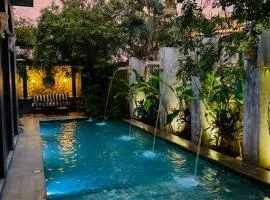 Casa Halo - LUX Mansion, Heated Pool, Sonos Speakers, Gated Community and Staff