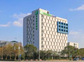 Holiday Inn Express Shanghai Pudong Airport by IHG, hotel v Šanghaji