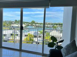 Marina View Holiday Apartment - Beautiful Views, διαμέρισμα σε Larrakeyah