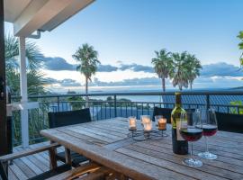 2 Levels of Magnificient Sea Views, feriebolig i Palm Beach