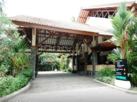 Pondok Layung Resort Anyer, beach hotel in Serang