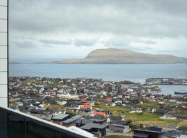 Nordic Swan Aparthotel with Panoramic Seaview, feriebolig i Thorshavn