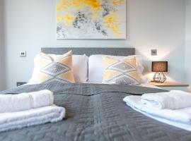Apartment Nine Staines Upon Thames - Free Parking - Heathrow - Thorpe Park, ξενοδοχείο στο Staines