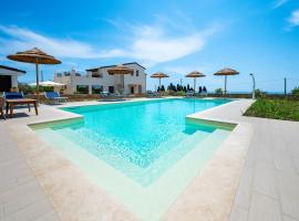 Villa CarmIano luxury bedrooms in Avola in the province of Syracuse with spa and swimming pool and wonderful seaview, hotel v destinaci Avola