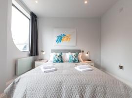 Apartment Thirty Six Staines Upon Thames - Free Parking - Heathrow - Thorpe Park, hotel a Staines