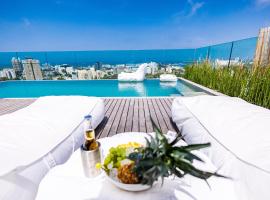 SERENE - Infinity Cview pool - 4 bedrooms Luxury Penthouse, luxury hotel in Haifa