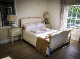 Moulton Lawn House B&B, hotel with parking in Moulton