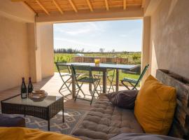 Gîte Le Galus au cœur de nos vignes bio, hotel in Meynes