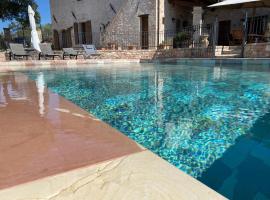 Domus Clara, hotel dengan kolam renang di Assisi