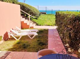 Cosy T2 refait à neuf climatisé, vue mer avec terrasse et jardin, Wifi piscine tennis et parking, khách sạn gia đình ở Sète