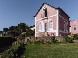 Villa with private pool and garden by Go2oporto, готель у місті Terroso
