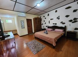 TipTop Hotel, Resto and Delishop, hotell i Panglao