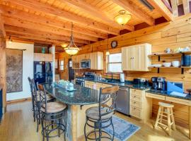 Massachusetts Vacation Rental with Deck and Grill, casa de campo em Cheshire