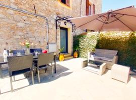 Maison triplex calme grande terrasse à 30 min de Nice, nhà nghỉ dưỡng ở Chateauneuf Villevieille