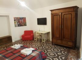 GusterHouse, hotell i Ivrea