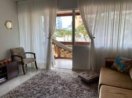 Apto todo equipado em Caiobá há 50m do mar, apartament a Matinhos