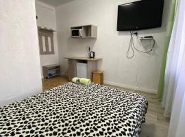 Мини-студия напротив парка Металлургов, Ferienunterkunft in Öskemen