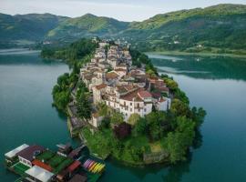 Letizia lake house panoramic view, икономичен хотел в Colle di Tora