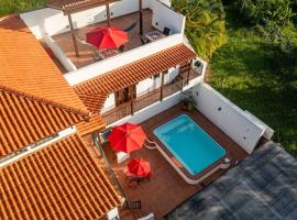 Casa Colibri + Casita - Villa w/ocean views, hotel in Vieques