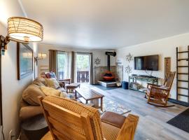 Riverfront Condo Near Downtown Estes Park!, căn hộ chung cư cao cấp ở Estes Park