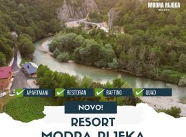 Modra Rijeka Resort, hotel dengan parkir di Glavatičevo