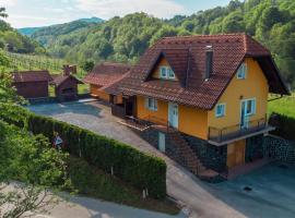 Holiday Home Lanita with Two Bedrooms & Terrace, apartment in Podbočje