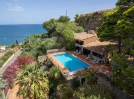 Stunning seaview villa