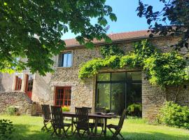 Aubigny-la-Ronce에 위치한 주차 가능한 호텔 Calme et confort à la campagne en Bourgogne vinicole,