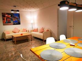 Great 4 bedrooms apartament in Puerto de Sagunto，波多黎多德薩貢托的有停車位的飯店