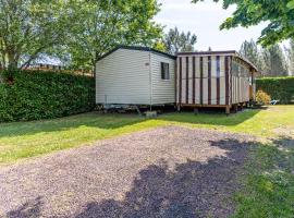 Mobilehome Bernard, glamping site in Gastes