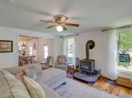Hot Tub Soaks and Fireside Nights! Marshall Cottage