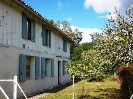 Les tuileries, cottage in Luglon