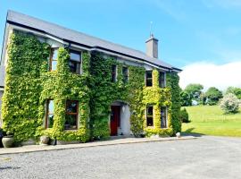 The Garden Gates Guest Accommodation: Castlebar şehrinde bir otel