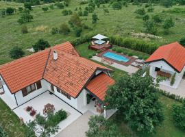 Villa Ena with Pool & Jacuzzi, hotel u gradu 'Donji Kašić'