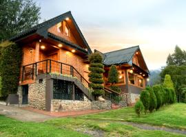 Vacaciones en Cuenca, quédate en Picota Cucho una encantadora quinta VIP con jacuzzi, turco, zona BBQ a 10km del centro de la ciudad - 20 huéspedes - 3 habitaciones، فندق في كوينكا