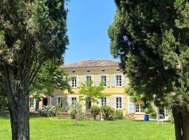 Villa Toscane - Atelier d'Artistes et B&B à 20 mn de Toulouse, hotel in zona Toulouse Palmola Golf Course, Azas