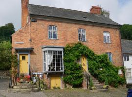 The Old Stores, hotel cerca de Castillo de Montgomery, Montgomery