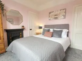 Hartoft St - 2 bed near river