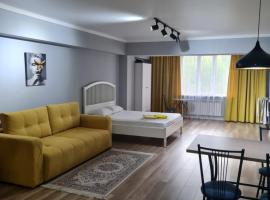 Апартаменты в центре, в новом доме: Almatı'da bir otel