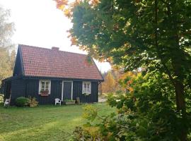 A cozy cottage where you can enjoy the peace of the countryside, sumarbústaður í Salacgrīva