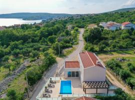 Holiday house Anpero, hotel di Maslenica