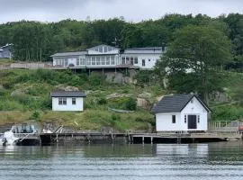 Exclusive house with private boathouse、Nösundのビーチ周辺のバケーションレンタル