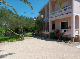 Apartmani Luka, hotel in Rab