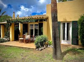 "Sa Posta" Casa Vacacional Son Xoriguer con Piscina, hotel in Son Xoriguer