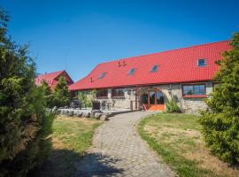 Teeristi villa, hotel con pileta en Paslepa