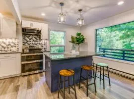 Modern Waynesville Cabin about 9 Mi to Lake Junaluska!