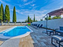 Villa Blazen, Hotel in Bogomolje